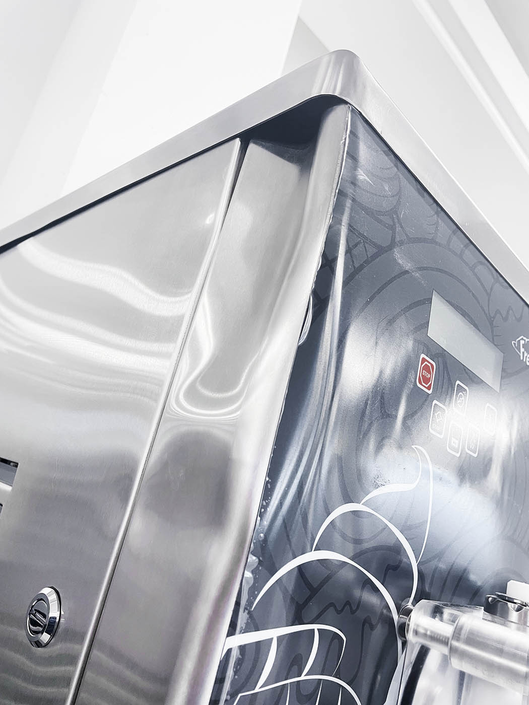 Freeezy Softeismaschine Softy Deluxe Wasserkühlung (Neuwertig mit Delle) – Bild 2